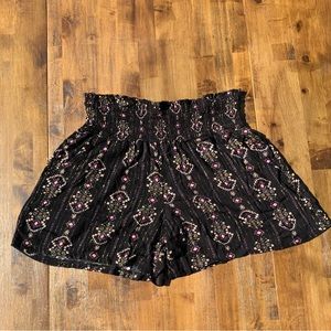 NWOT Three Dots printed black shorts 💗